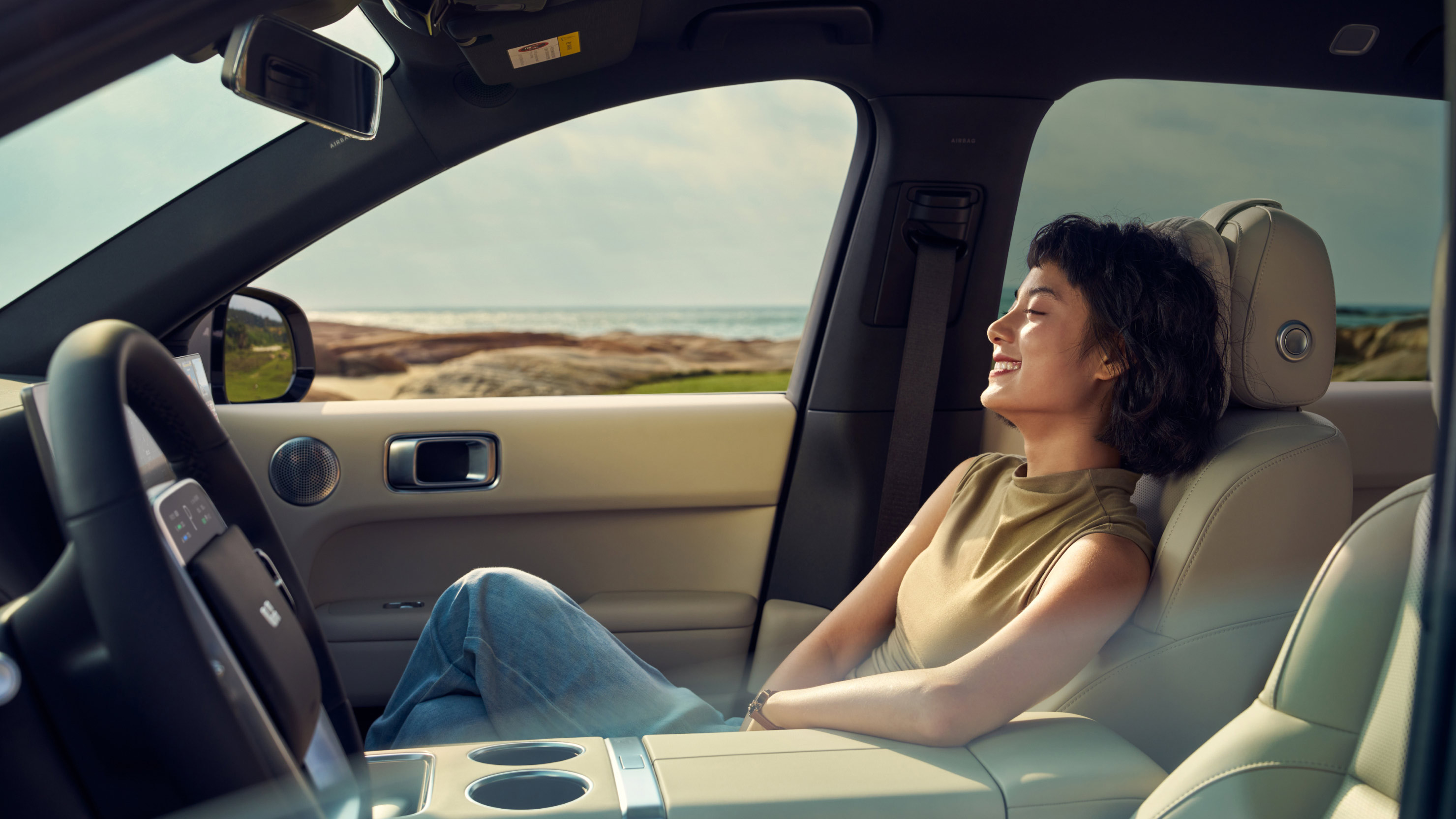 Dual-layer soundproof glass